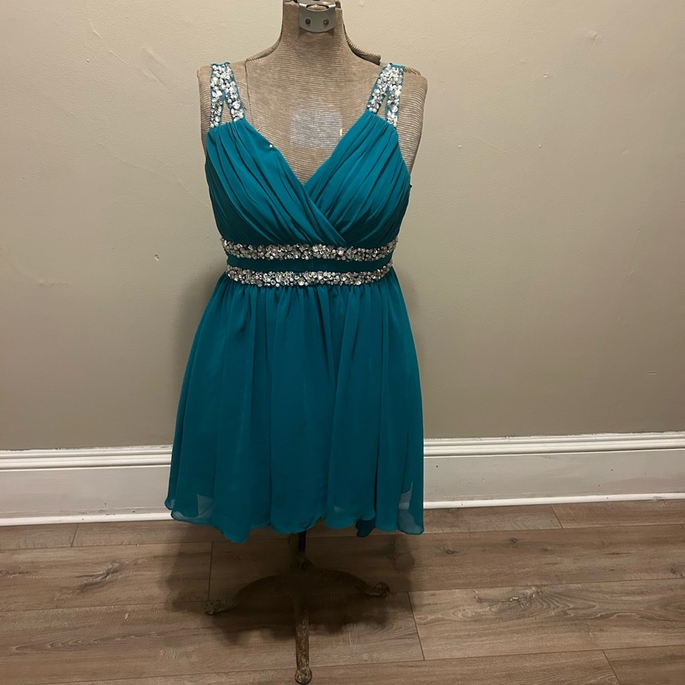 Elegant Teal Sleeveless Dress